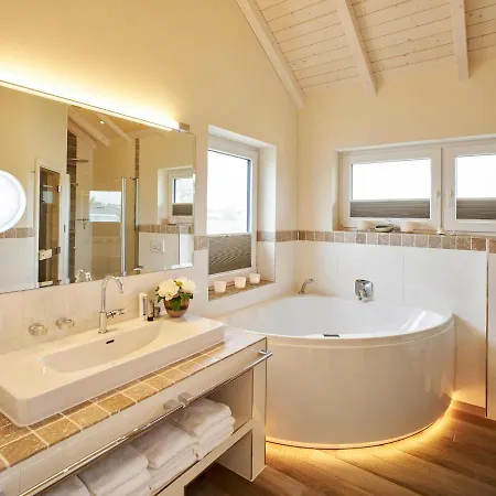 Luxuswellnesshaus Strandhus Dom wakacyjny *