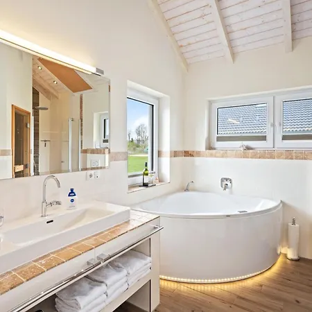 Holiday home Luxuswellnesshaus Strandhus Bliesdorf